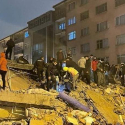 [News] Động đất 7.8 độ vào sáng sớm ngày 6/2 khiến hơn 1.800 người chết ở Thổ Nhĩ Kỳ và Syria.