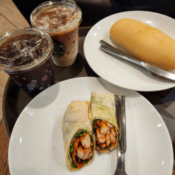 starbucks chicken wrap ngon