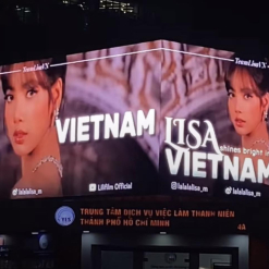 Fan Lisa (BLACKPINK) đưa hình ảnh idol lên màn Led Diamond Plaza (HCM)